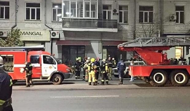 У центрі Києва горів ресторан: 30 людей евакуювали (фото)