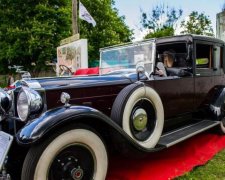 Харків перетворився на музей ретро авто під відкритим небом