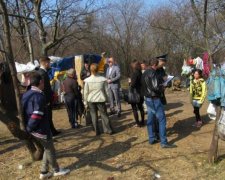 Напад на ромів: школи терміново збирають батьків