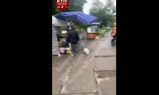 У Києві хитрі торговці влаштували справжній Шанхай, ступити ніде: "Це ще метро не побудували"