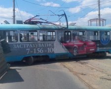 У Харкові трамвай зійшов із рейок