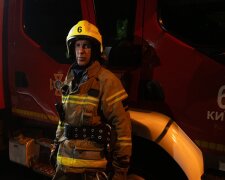 Пожар на складе в Дарницком районе Киева после обстрела