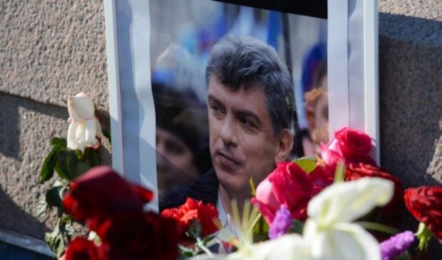 Защитник "Новороссии" плюнул в портрет Немцова