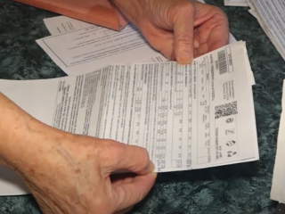 Платежки за коммуналку. Фото: скрин youtube