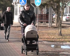 Помощь на ребенка. Фото: скрин youtube