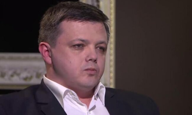 Семенченко пояснив, куди поділося його прізвище і вища освіта