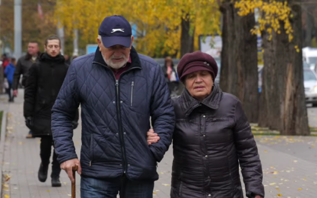 Пенсіонерам обіцяють нову реформу: чи будуть старенькі "купатись" у грошах