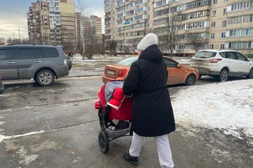 Мама з дитиною, фото Знай