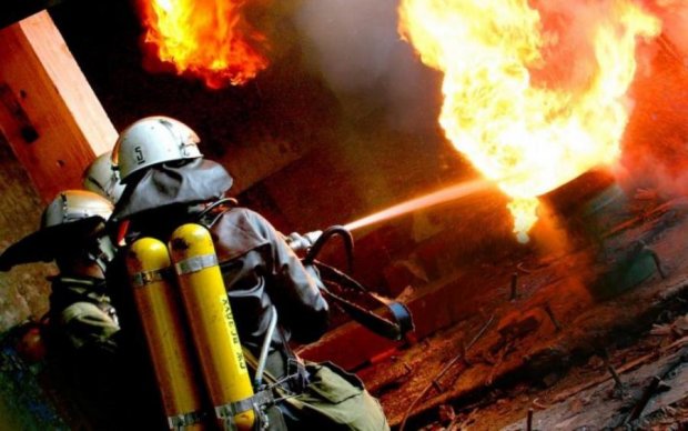Росія знову у вогні: моторошна пожежа поглинула найбільший завод