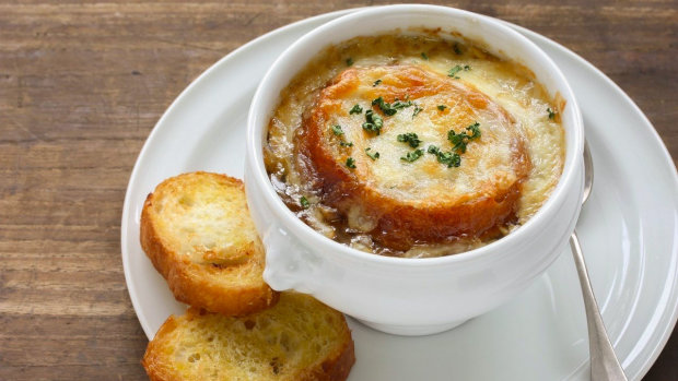 Вкуснейший рецепт ароматного лукового супа