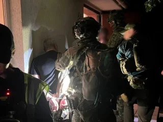 Поліцейські на місці стрілянини на Оболоні в Києві