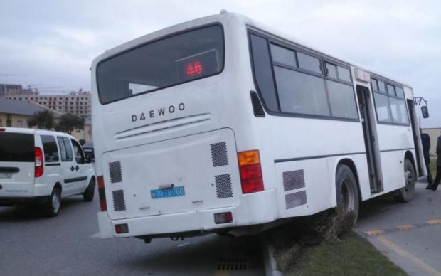 Переполненный автобус слетел в пропасть, десятки пострадавших