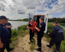 Літак з пасажирами на борту рухнув у озеро в Києві: медики роблять все можливе