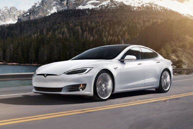Владелец Tesla проверил автопилот спорткара на собственной жене: "живая мишень"