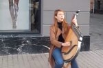 Тернополянка с ангельским голосом и бандурой покорила горожан - "Она нереально классная"