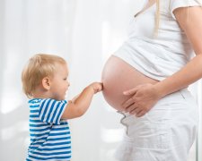 Поповнення в родині: 5 порад, які допоможуть підготувати первістка до народження другої дитини