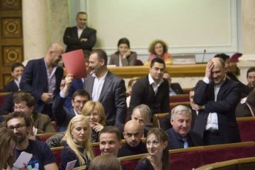 Нардепа від БПП змусили здати фізкультурний норматив: відео