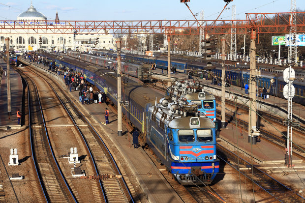 Укрзализныця запустит дополнительные поезда: полный список