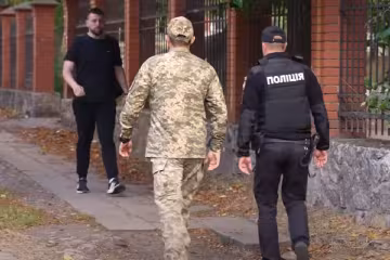 Поліція та ТЦК. Фото: скрін youtube