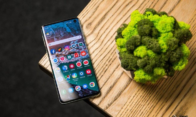 Samsung Galaxy S10 поставил iPhone XS на место: на рынке новый лидер