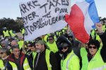 В Парижі "жовті жилети" напали на поліцейських: ситуація виходить з-під контролю
