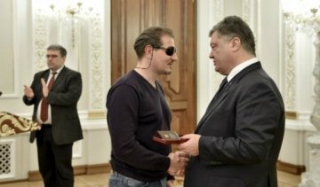 Порошенко нагородив активістів, поранених під час Євромайдану (фото)