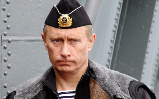 Путин сменил биографию после провала российских шпионов: теперь он - артиллерист