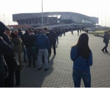  Во Львове огромная очередь за билетами на матч Украина - Словения (фото)