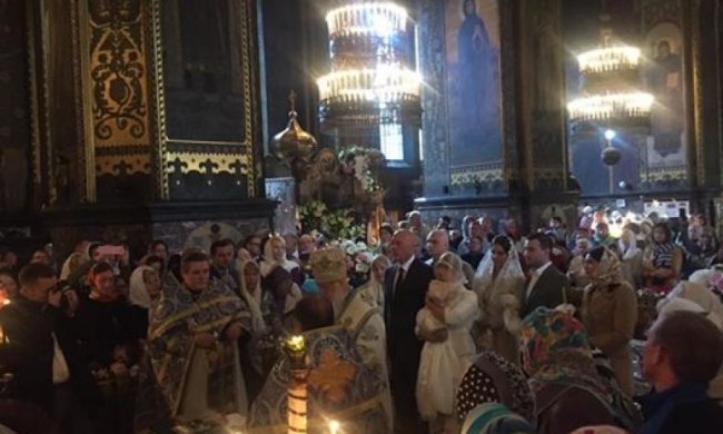 Бюджет почекає: Тимошенко прогуляла Раду через хрестин