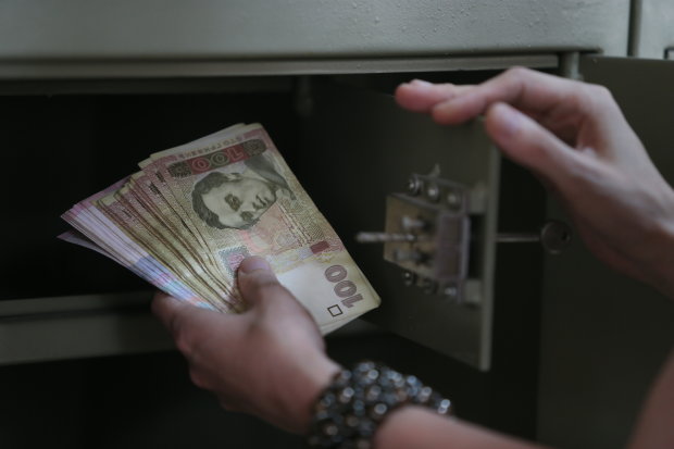 Харьковские предприятия перестанут выплачивать зарплаты: стала известна причина