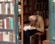 Пенсионерка читает книгу / фото: Pinterest