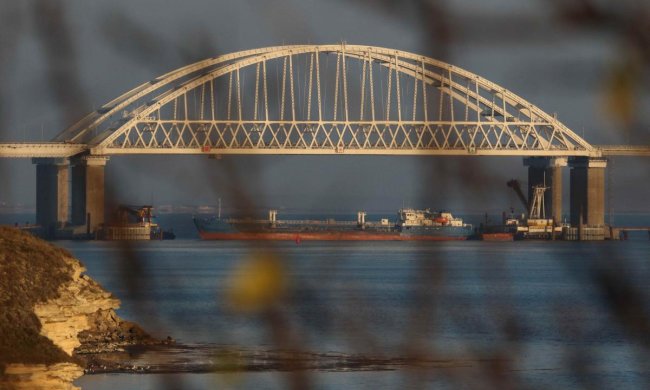 "Будьте прокляты, к*цапы": украинских моряков повезли на "крымский суд", люди не сдерживают эмоций
