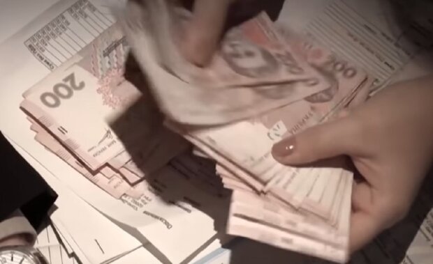 Деньги. Фото: скриншот Youtube