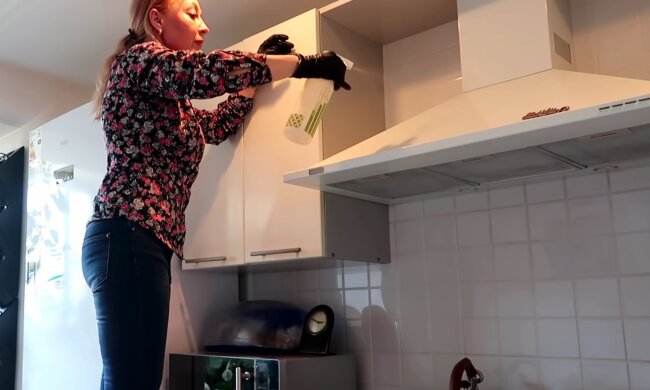 Уборка на кухне. Фото: скрин youtube