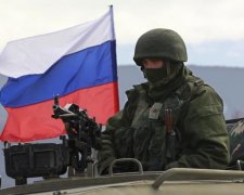 Поки Україна готується до Дня Незалежності, Путін наказав підняти війська