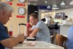 Навальный в аэропорту, скриншот с видео