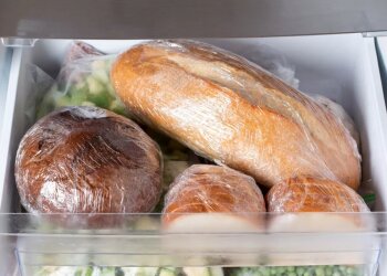 Хлеб в морозилке