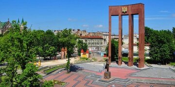 У Львові засікли Бандеру із серпом та молотом, українці лютують: "Па*люки і тут є"