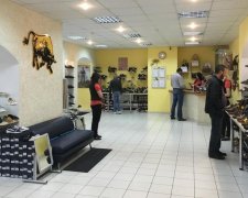 Магазини взуття роками дурять українців: відео