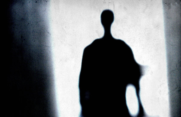 Парень решил снять на камеру то, что он переживает во время сна: это так пугает меня, что я больше не могу спать в своей комнате