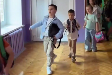 Діти, школярі, кадр з відео