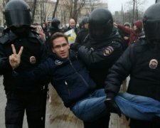 Антипутинские митинги закончились массовыми арестами