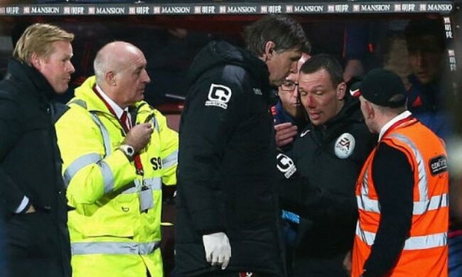 Арбитр порезал лицо во время матча английской Премьер-лиги