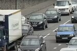 Киянка вхопилася за кермо ногами, щоб висушити нігті: "Як вам педікюрчик?"