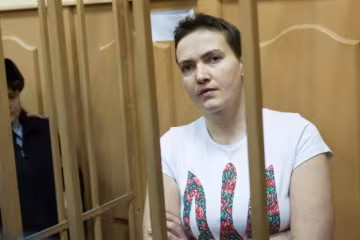 Савченко будет защищать "бывший" террористов
