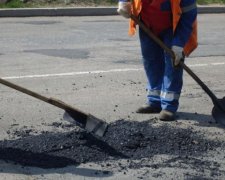 Чиновники нажилися на ремонті донецьких доріг