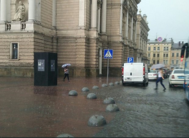 Погода в Львове на 11 августа: стихия ударит с новой силой, придется опять носится с зонтиками