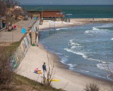 Одесса уходит под воду: жуткий шторм смыл уже несколько пляжей