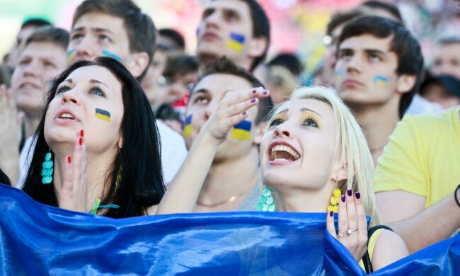 Українці масово тікають з Польщі: часу залишилося мало, країна на межі