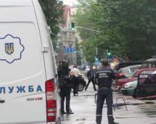 Люди задихалися всередині: у Львові в магазин кинули газову  бомбу